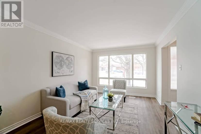 70 Montjoy Crescent — photo 3 of 29