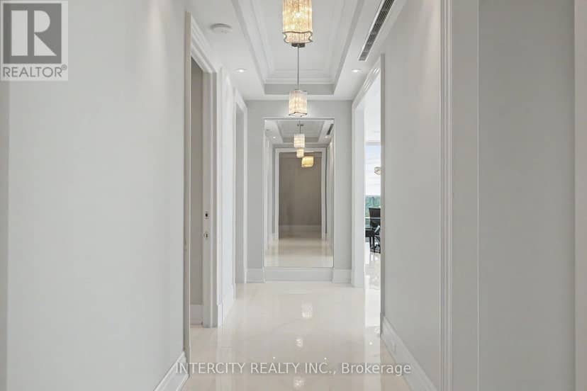 4001 - 50 Yorkville Avenue — photo 4 of 27
