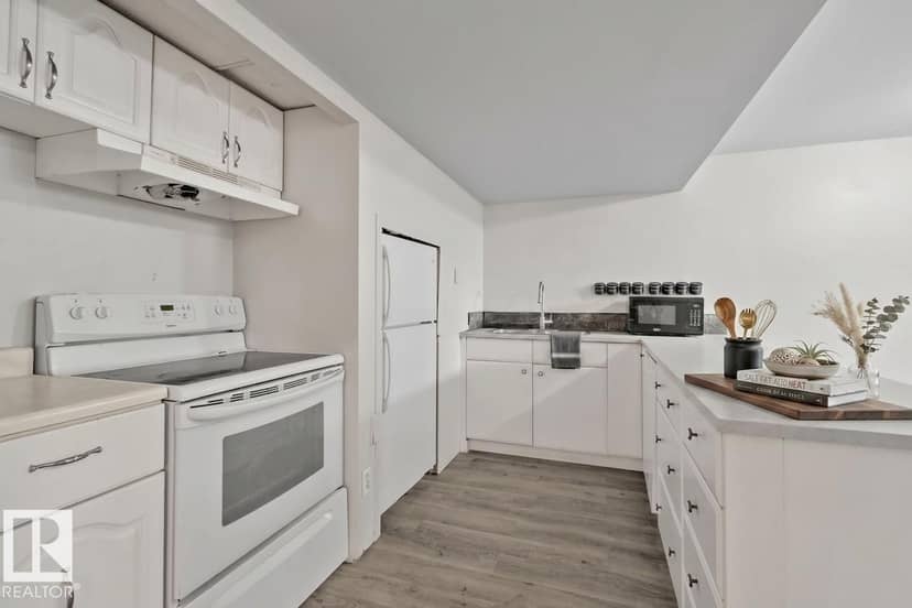 5111 40 AV NW — photo 33 of 40