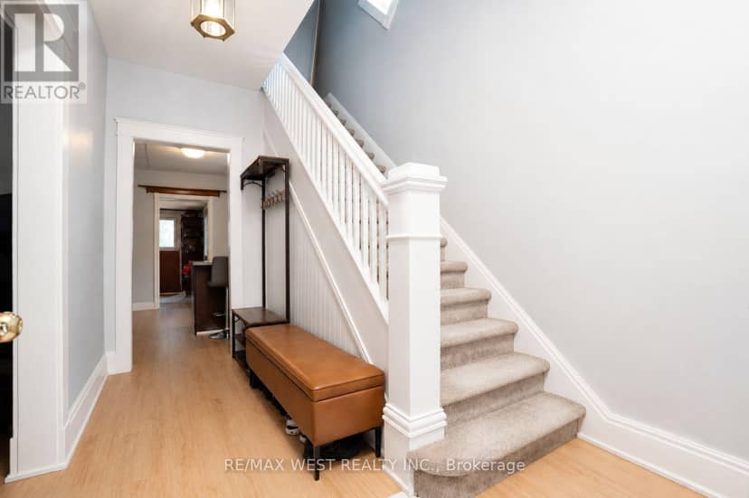 217 Hexam Street — photo 5 of 24