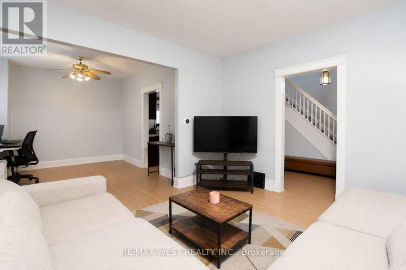 217 Hexam Street — photo 8 of 24