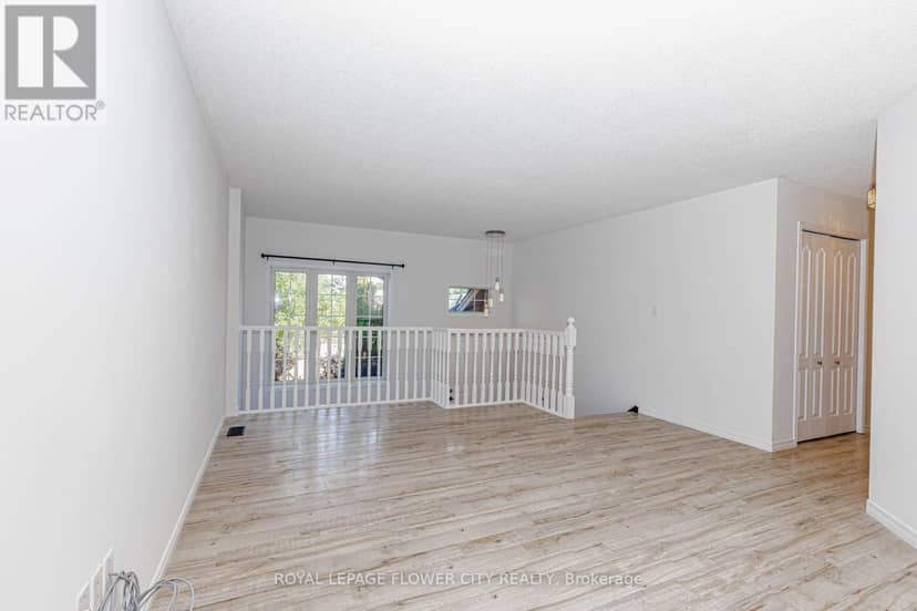 47 Queensway Drive — photo 12 of 40