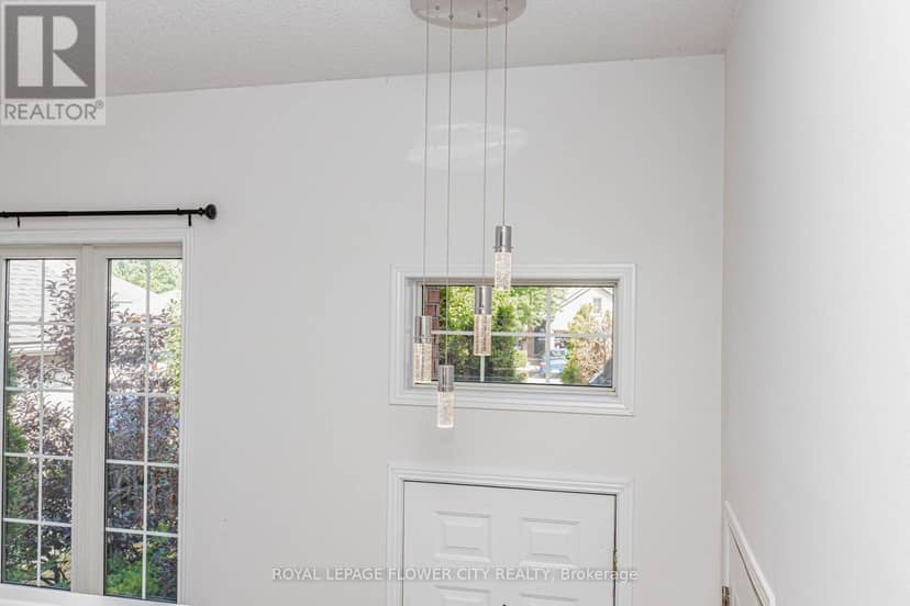 47 Queensway Drive — photo 8 of 40