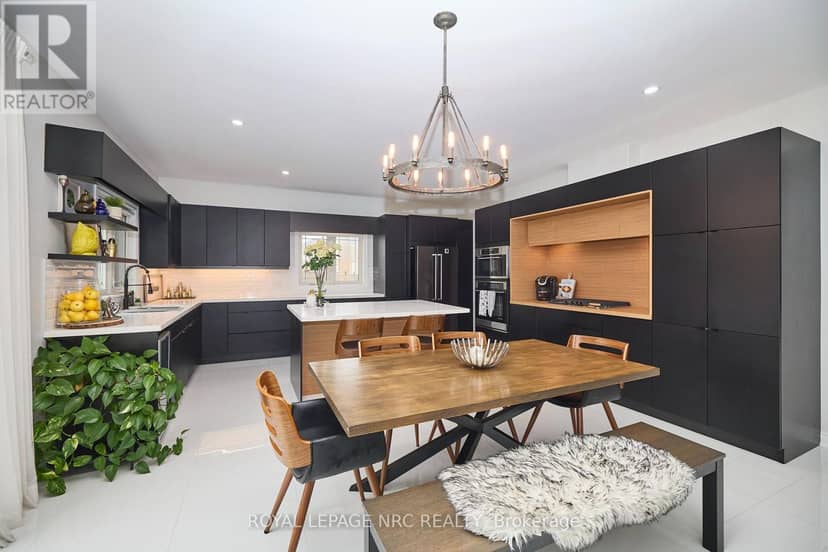 31 Bergenstein Crescent — photo 18 of 40