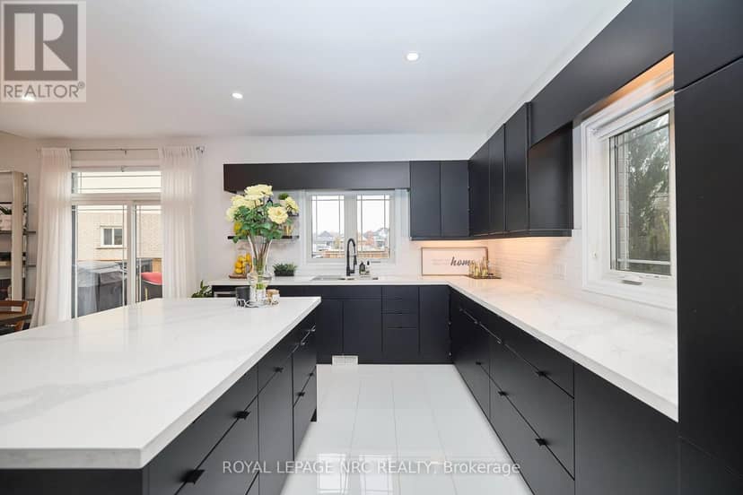 31 Bergenstein Crescent — photo 19 of 40