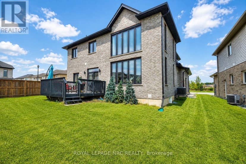 31 Bergenstein Crescent — photo 3 of 40