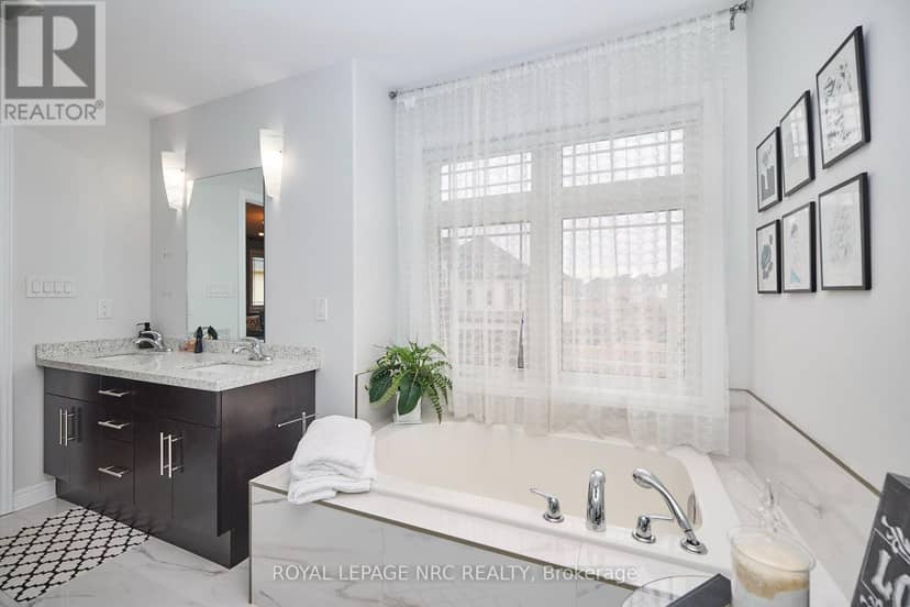 31 Bergenstein Crescent — photo 35 of 40