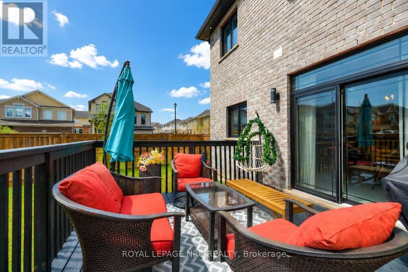 31 Bergenstein Crescent — photo 4 of 40