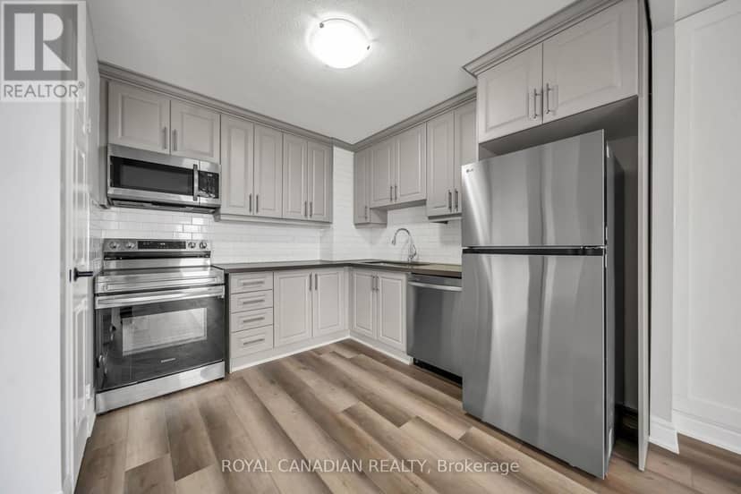 701 - 500 Green Road — photo 22 of 40
