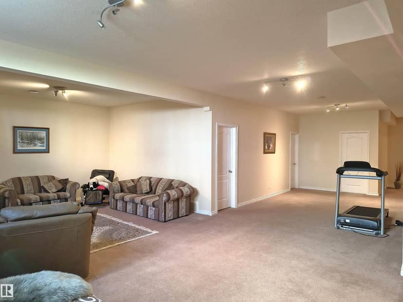 3512 45 ST — photo 32 of 40