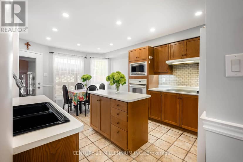 33 Fletchers Creek Boulevard — photo 10 of 40