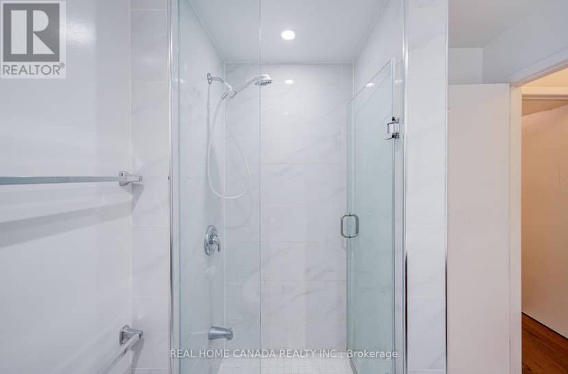 19 Hepworth Drive — photo 35 of 40