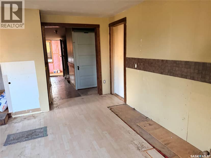 118 Warwick STREET — photo 4 of 15