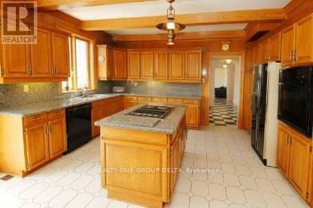 6 Bowman Avenue — photo 4 of 4