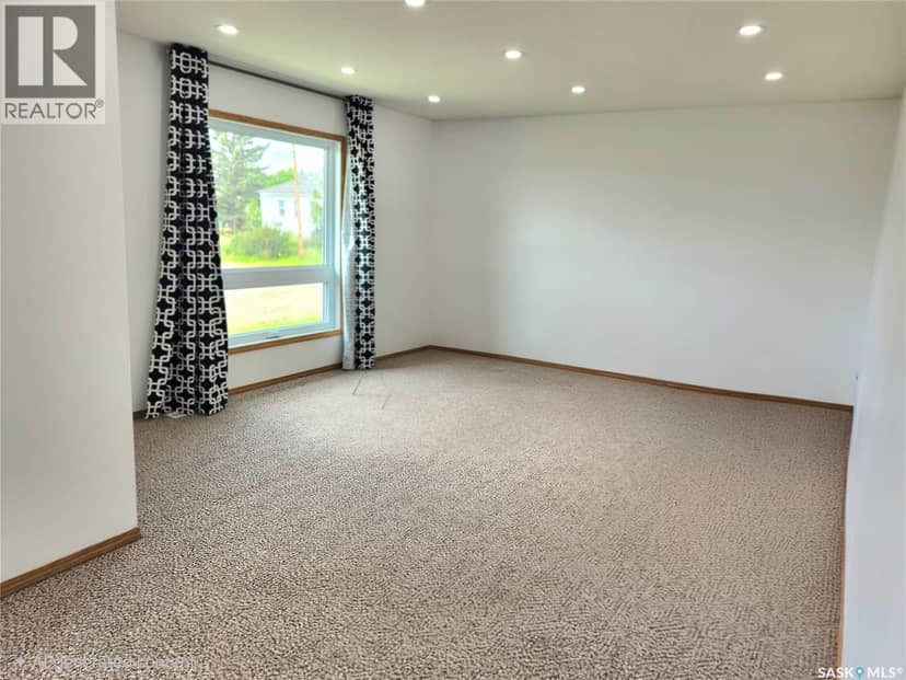 117 Railway AVENUE — photo 10 of 14