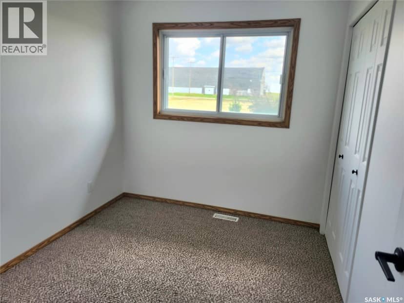 117 Railway AVENUE — photo 12 of 14
