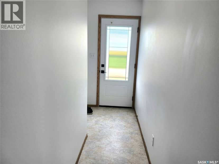 117 Railway AVENUE — photo 3 of 14