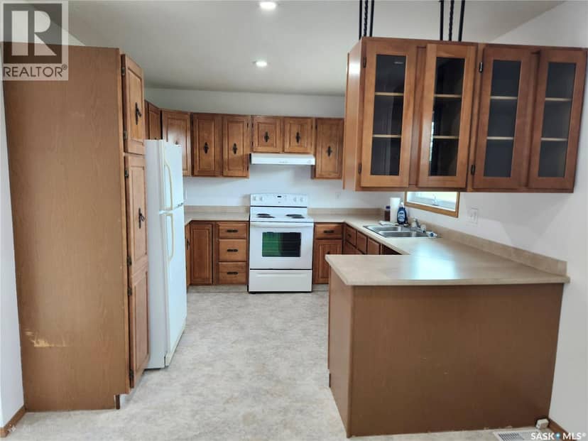 117 Railway AVENUE — photo 6 of 14