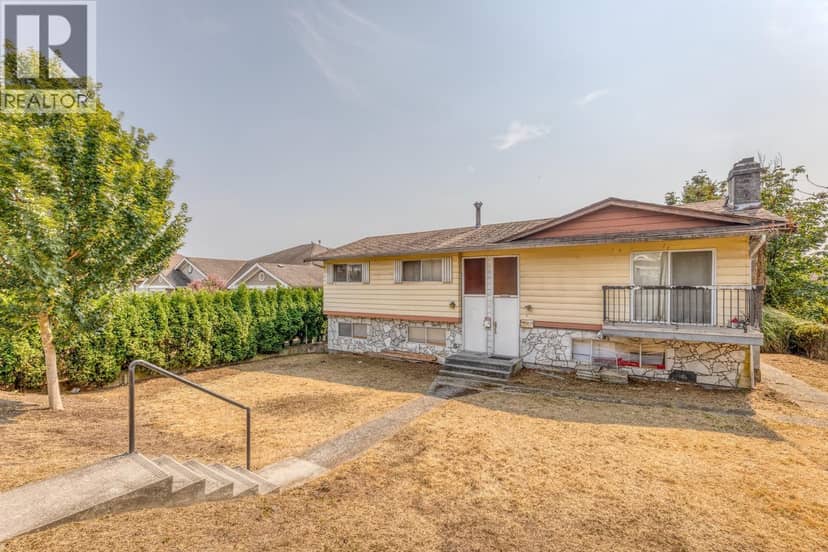 920 HARRIS AVENUE, Coquitlam, photo 2