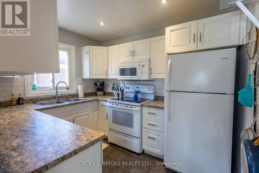 6088 Dorchester Road — photo 13 of 28