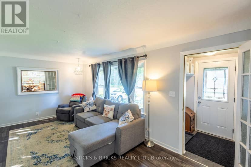 6088 Dorchester Road — photo 6 of 28