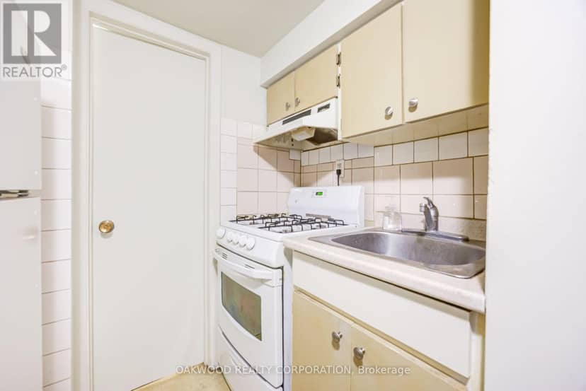 2449 St Clair Avenue W — photo 10 of 40