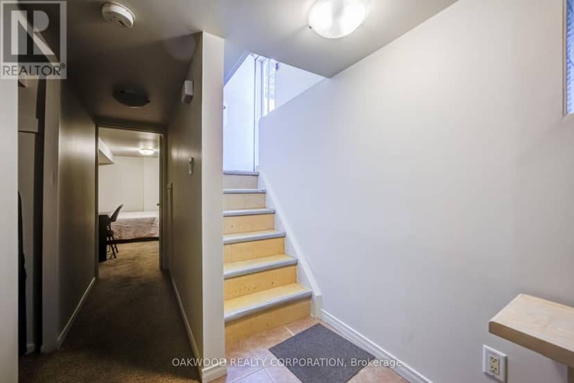 2449 St Clair Avenue W, Toronto, photo 4