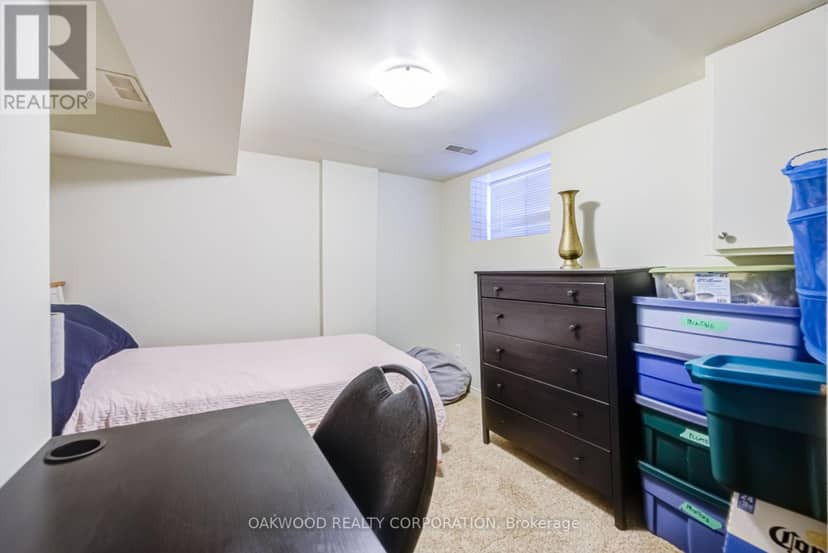 2449 St Clair Avenue W, Toronto, photo 6