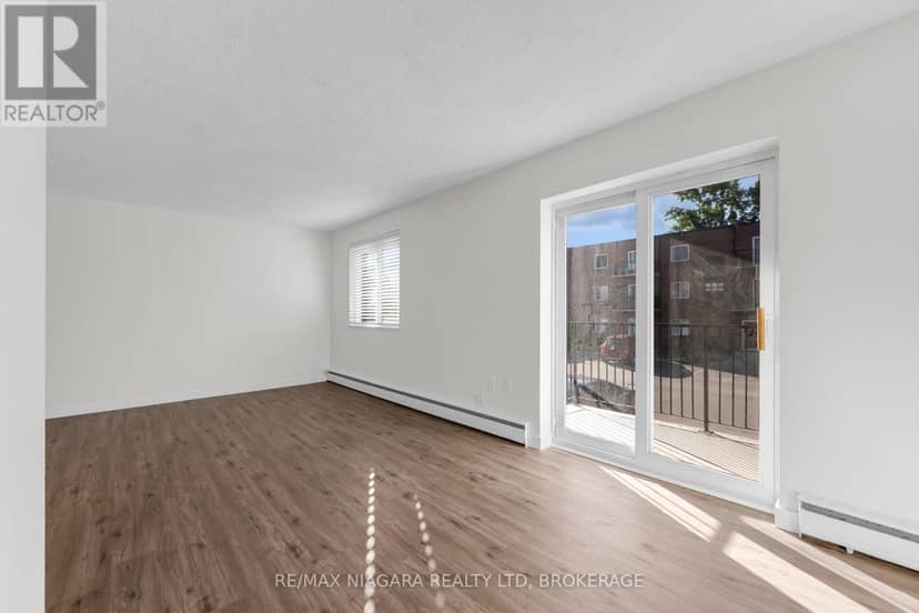 25 - 452 Carlton Street — photo 12 of 24