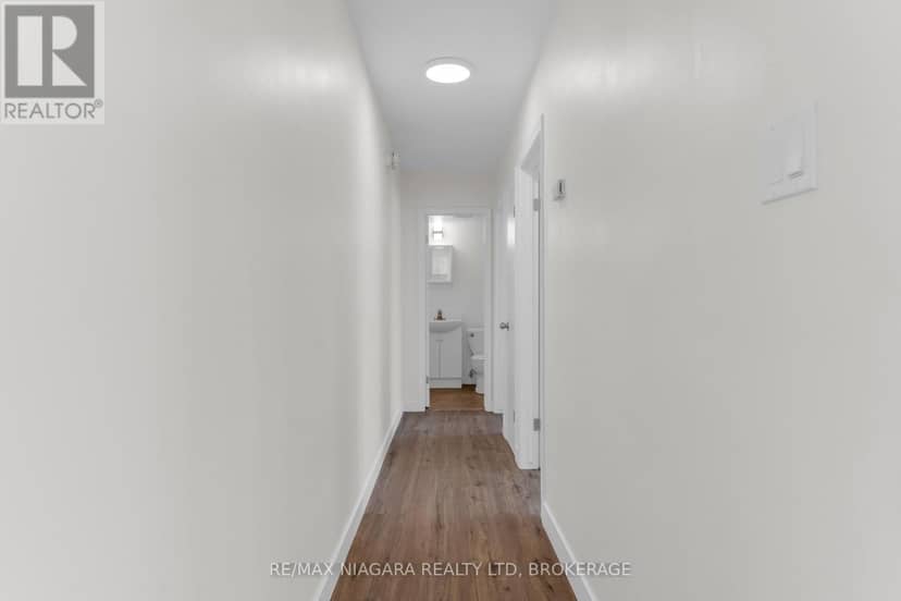 25 - 452 Carlton Street — photo 13 of 24