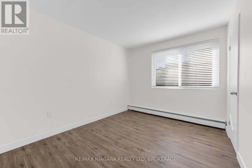 25 - 452 Carlton Street — photo 16 of 24