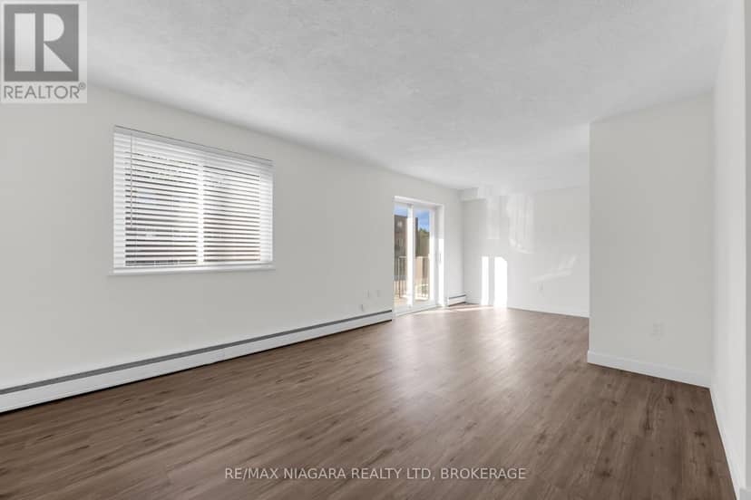 25 - 452 Carlton Street — photo 9 of 24