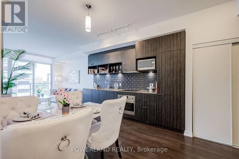 807 - 52 Forest Manor Road — photo 5 of 18