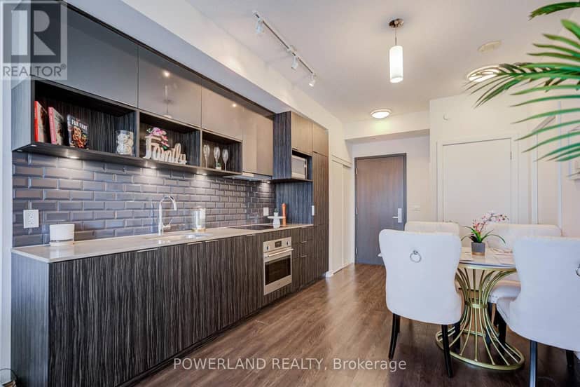 807 - 52 Forest Manor Road — photo 6 of 18