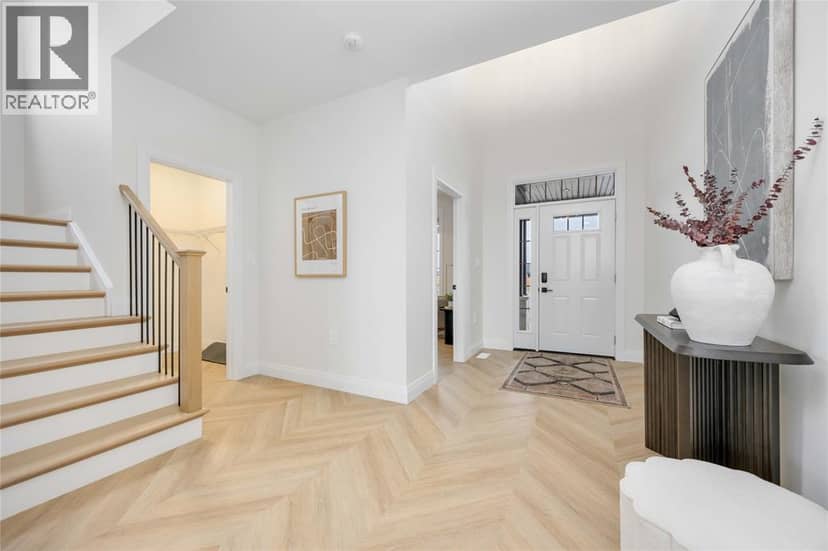3527 Paul Crescent — photo 13 of 40