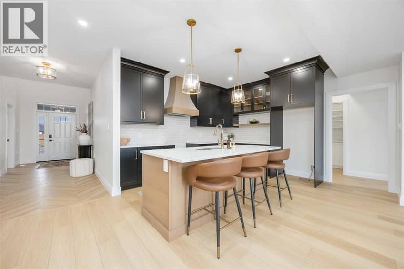 3527 Paul Crescent — photo 14 of 40