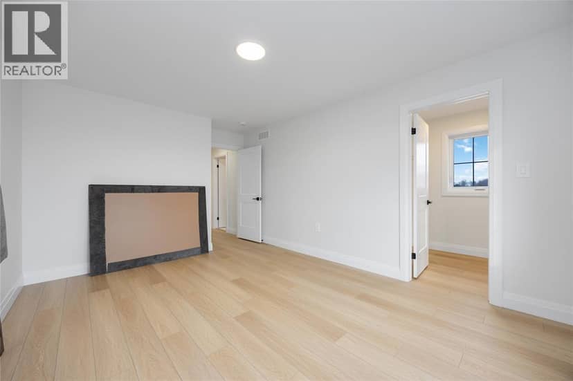 3527 Paul Crescent — photo 37 of 40