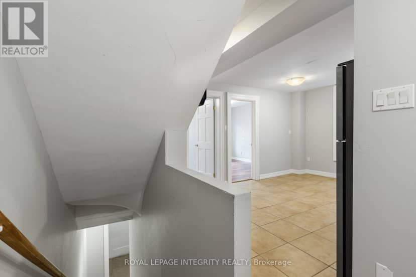 240 Blackburn Avenue — photo 2 of 40