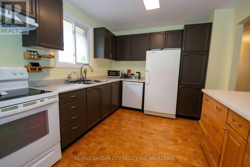 93 Northwood Drive — photo 16 of 40