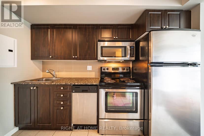 1206 - 215 Fort York Boulevard — photo 7 of 15