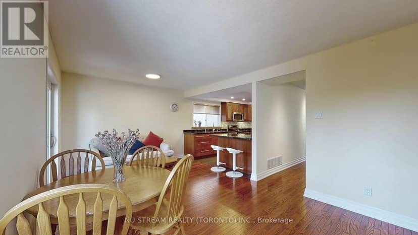 15 Bond Crescent — photo 11 of 40