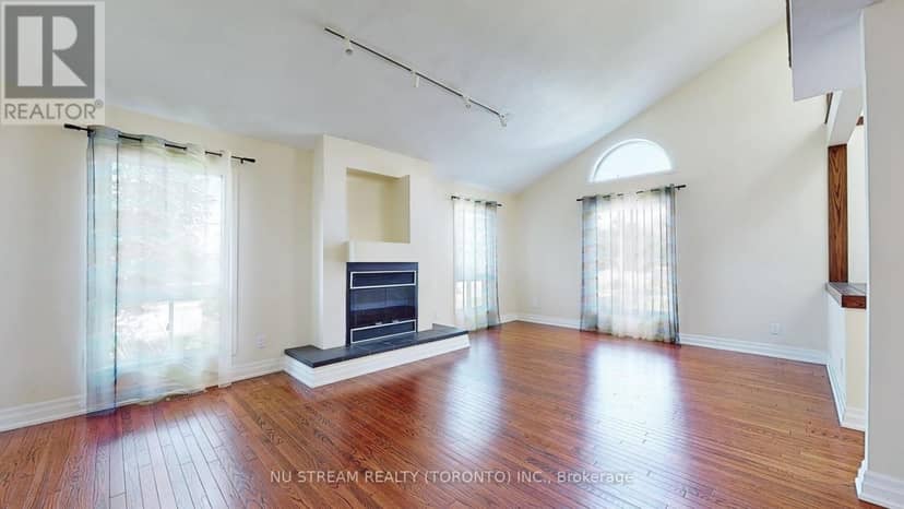 15 Bond Crescent — photo 3 of 40