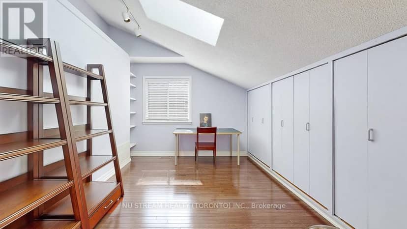 15 Bond Crescent — photo 30 of 40