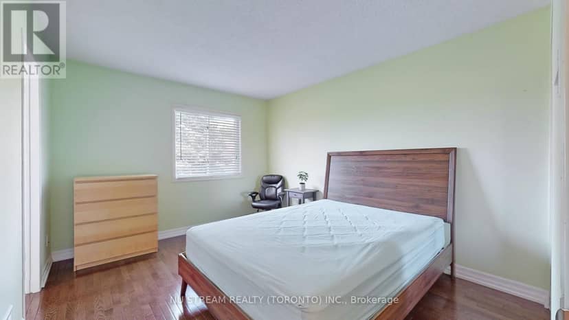 15 Bond Crescent — photo 32 of 40