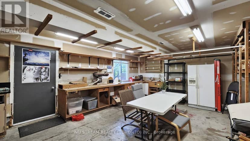 15 Bond Crescent — photo 35 of 40