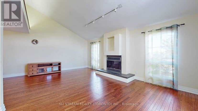 15 Bond Crescent — photo 4 of 40