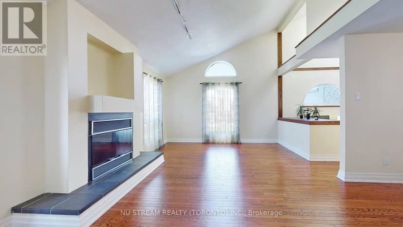 15 Bond Crescent — photo 5 of 40