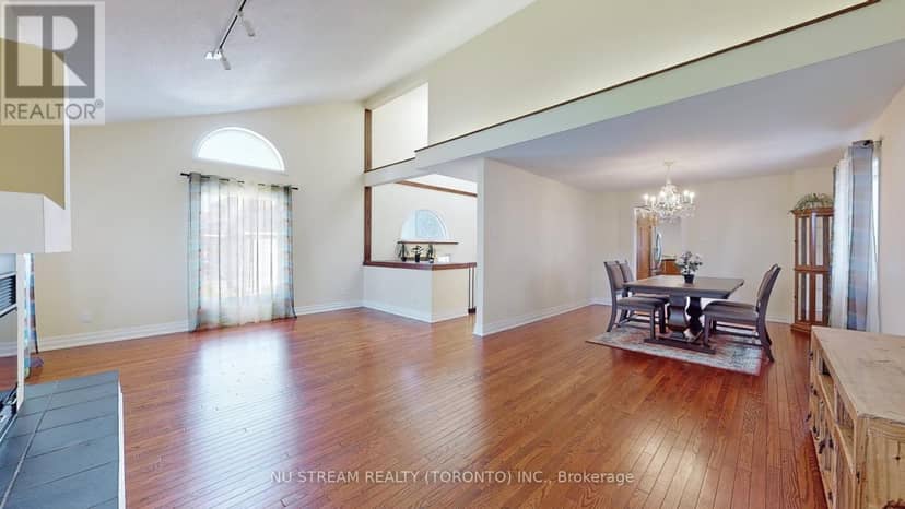 15 Bond Crescent — photo 7 of 40