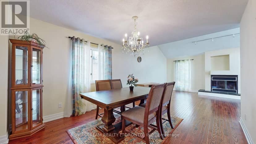 15 Bond Crescent — photo 9 of 40