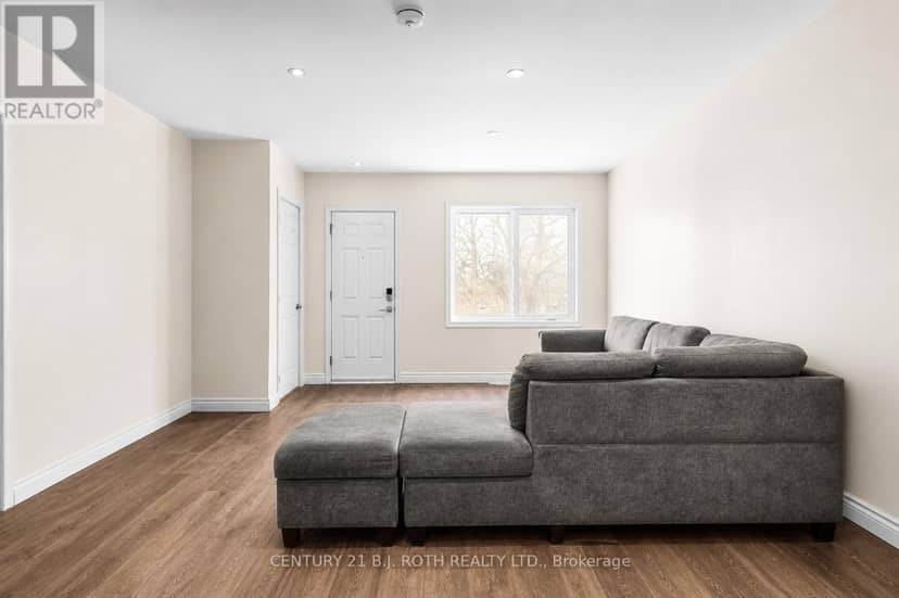 102 Dunlop Street — photo 11 of 20